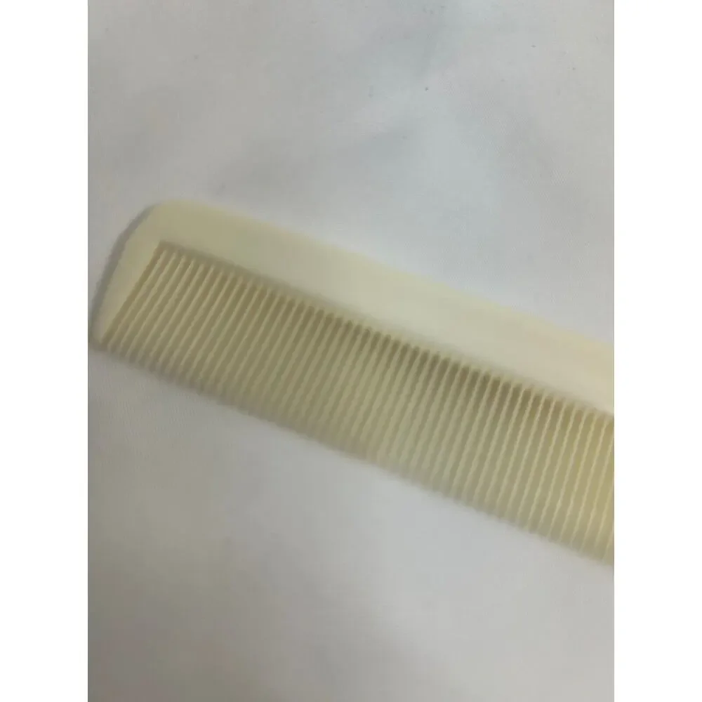 Vintage Offwhite Rat Tail Comb